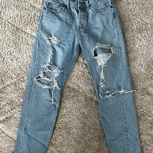 Denim - Levi Jeans size 28